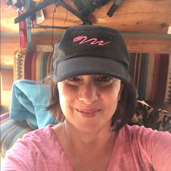 I ❤️ accessories - jewelry, hats, scarves n boots. - Picture 7 of 9